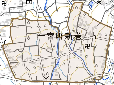 一宮町新巻とその周辺の地図。町の範囲を重ねている
