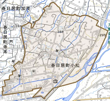 春日居町小松とその周辺の地図。町の範囲を重ねている