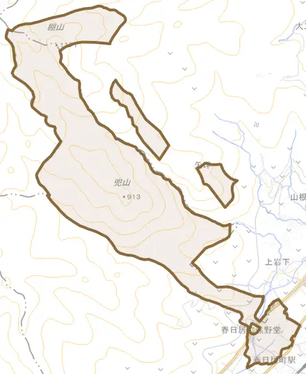 春日居町下岩下とその周辺の地図。町の範囲を重ねている