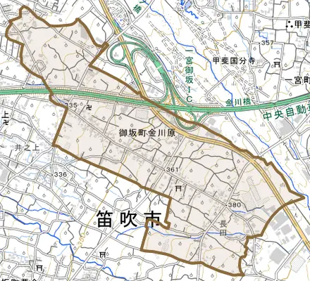 御坂町金川原とその周辺の地図。町の範囲を重ねている