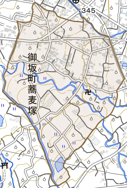 御坂町蕎麦塚とその周辺の地図。町の範囲を重ねている