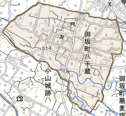 御坂町八千蔵とその周辺の地図。町の範囲を重ねている