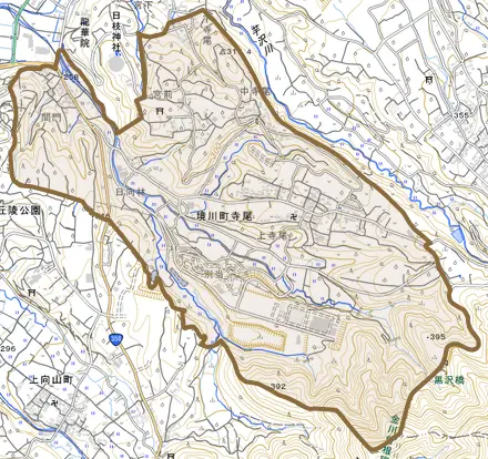 境川町寺尾とその周辺の地図。町の範囲を重ねている