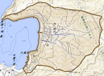 浅川とその周辺の地図。町の範囲を重ねている