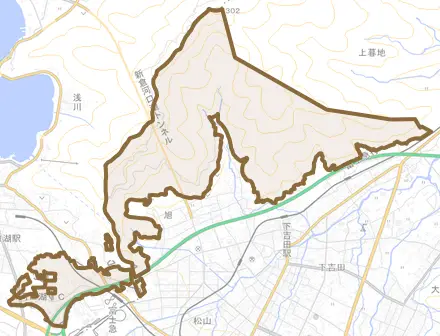 新倉とその周辺の地図。町の範囲を重ねている