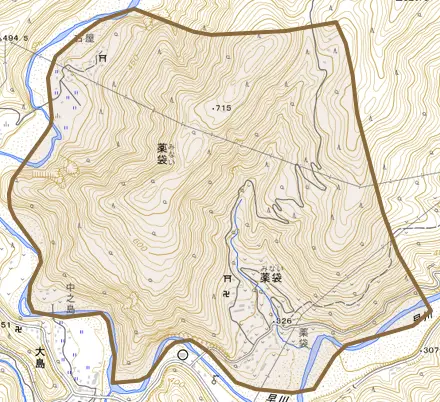 薬袋とその周辺の地図。町の範囲を重ねている