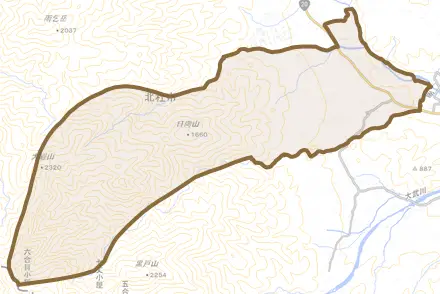 白州町白須とその周辺の地図。町の範囲を重ねている