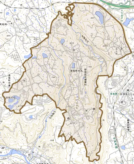長坂町中丸とその周辺の地図。町の範囲を重ねている