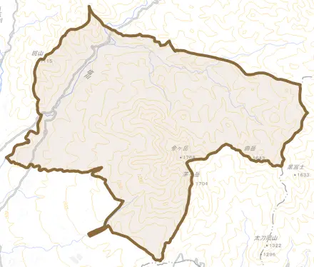 須玉町江草とその周辺の地図。町の範囲を重ねている