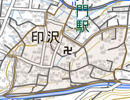 印沢とその周辺の地図。町の範囲を重ねている