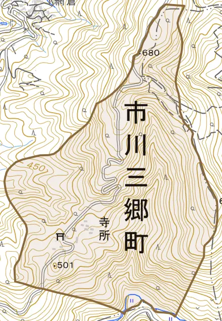 寺所とその周辺の地図。町の範囲を重ねている
