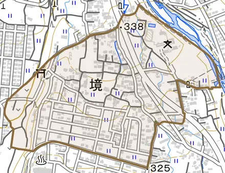 境とその周辺の地図。町の範囲を重ねている