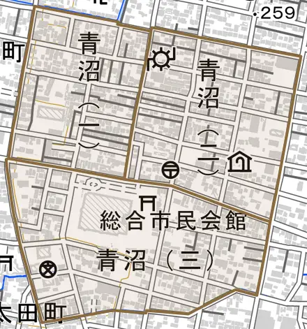 青沼とその周辺の地図。町の範囲を重ねている