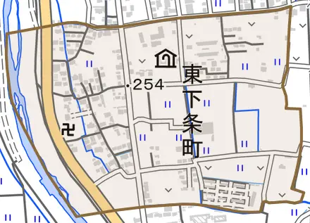 東下条町とその周辺の地図。町の範囲を重ねている