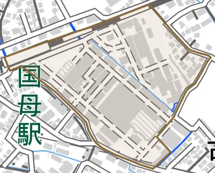 上条新居町とその周辺の地図。町の範囲を重ねている