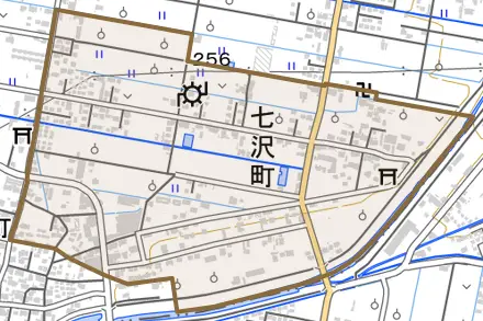七沢町とその周辺の地図。町の範囲を重ねている