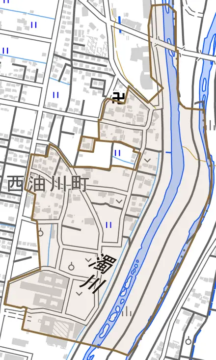 西油川町とその周辺の地図。町の範囲を重ねている