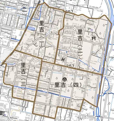 里吉とその周辺の地図。町の範囲を重ねている