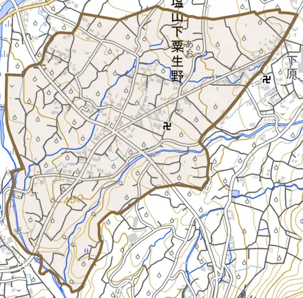 塩山下粟生野とその周辺の地図。町の範囲を重ねている