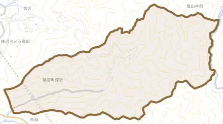 勝沼町深沢とその周辺の地図。町の範囲を重ねている