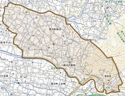 勝沼町勝沼とその周辺の地図。町の範囲を重ねている