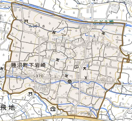 勝沼町下岩崎とその周辺の地図。町の範囲を重ねている