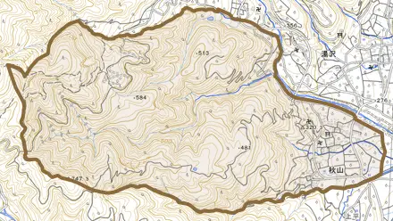 秋山とその周辺の地図。町の範囲を重ねている