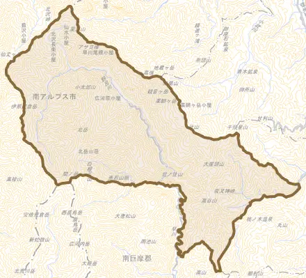 芦安芦倉とその周辺の地図。町の範囲を重ねている