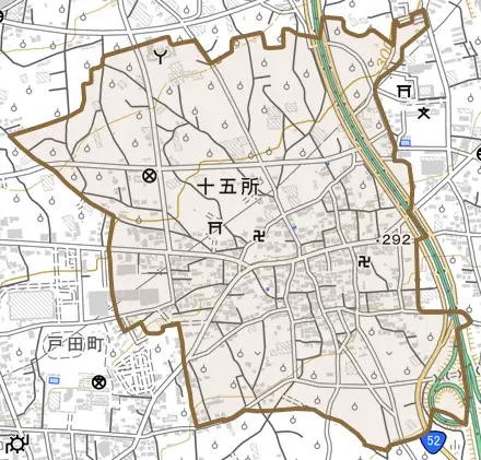 十五所とその周辺の地図。町の範囲を重ねている