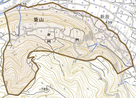 築山とその周辺の地図。町の範囲を重ねている