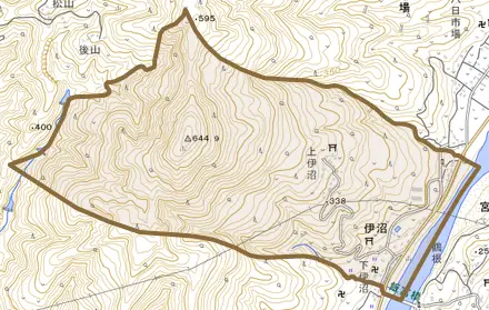 伊沼とその周辺の地図。町の範囲を重ねている