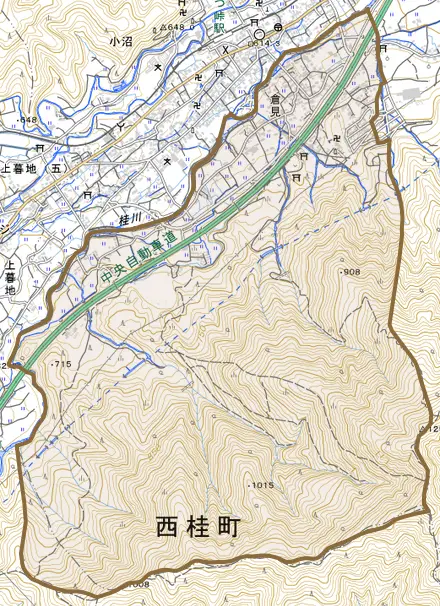 倉見とその周辺の地図。町の範囲を重ねている
