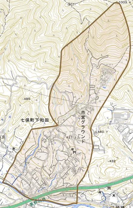 七保町下和田とその周辺の地図。町の範囲を重ねている