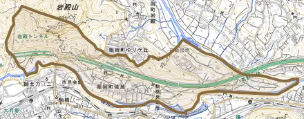 賑岡町強瀬とその周辺の地図。町の範囲を重ねている