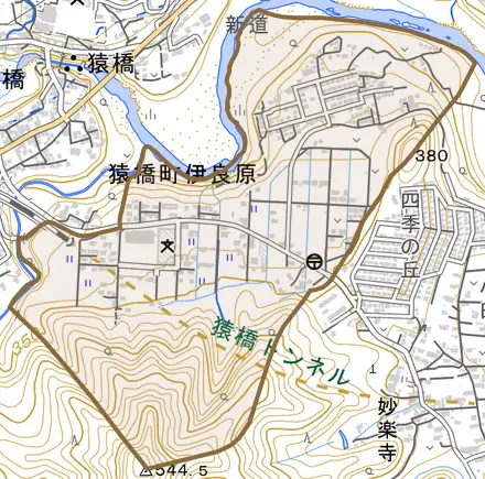 猿橋町伊良原とその周辺の地図。町の範囲を重ねている