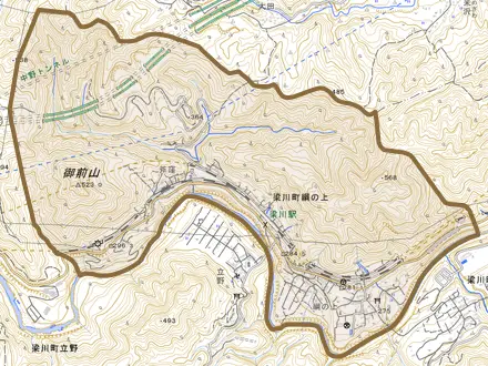 梁川町綱ノ上とその周辺の地図。町の範囲を重ねている