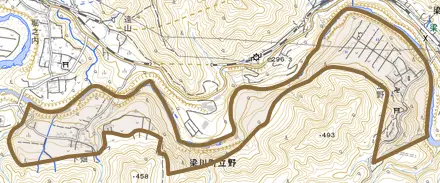 梁川町立野とその周辺の地図。町の範囲を重ねている