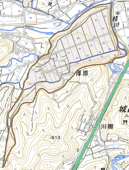 厚原とその周辺の地図。町の範囲を重ねている