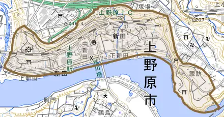 新田とその周辺の地図。町の範囲を重ねている