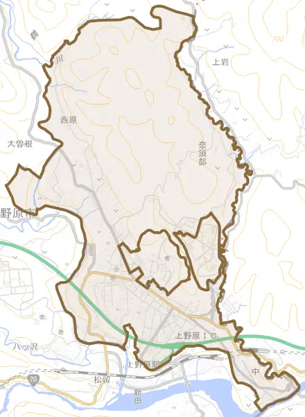 上野原とその周辺の地図。町の範囲を重ねている