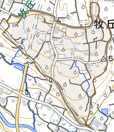 牧丘町城古寺とその周辺の地図。町の範囲を重ねている
