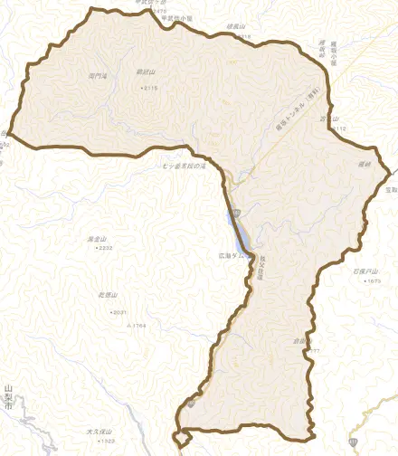 三富川浦とその周辺の地図。町の範囲を重ねている